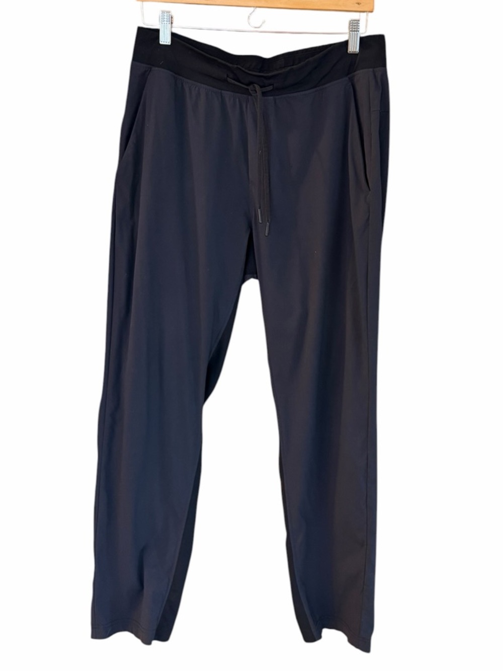 Lululemon Straight Leg Lightweight Athletic Pants w Drawstring Size M Joggers